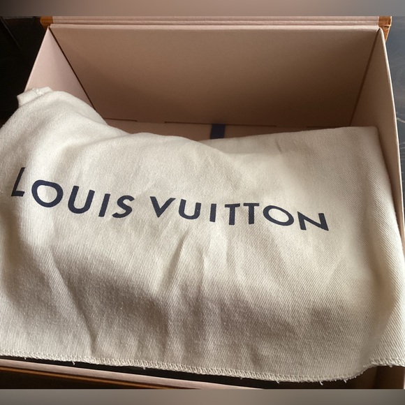 AUTHENTIC LOUIS VUITTON ALMA BB Monogram EUC - Picture 8 of 16